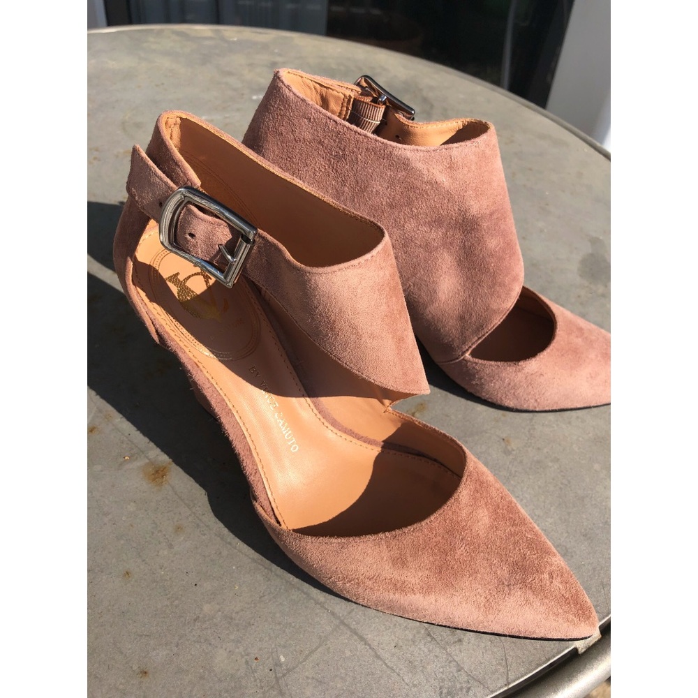 NWT - VINCE CAMUTO Nude Genuine Leather Heels